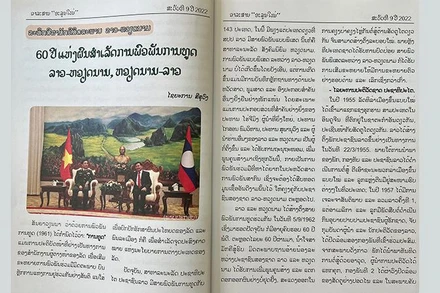 Bài viết trên Tạp chí Alunmay, tạp chí lý luận của Đảng Nhân dân Cách mạng Lào, số ra tháng 9/2022. (Ảnh: TRỊNH QUỐC DŨNG)