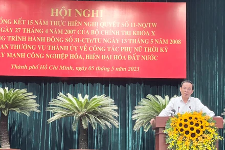 Đồng chí Nguyễn Văn Nên, Ủy viên Bộ Chính trị, Bí thư Thành ủy Thành phố Hồ Chí Minh phát biểu tại hội nghị.