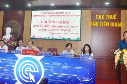 Hội đồng giám sát Chương trình “hóa đơn may mắn” giám sát việc quay thưởng.