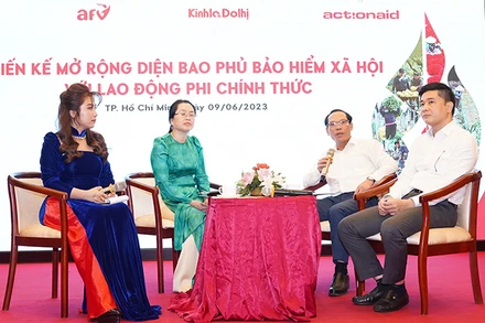 Các khách mời chia sẻ tại Tọa đàm tổ chức sáng 9/6.