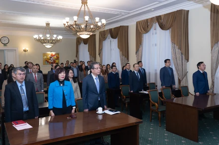 Đông đảo các đảng viên tham dự kỷ niệm Ngày thành lập Đảng tại Liên bang Nga. (Ảnh: THANH THỂ)