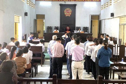 Hội đồng xét xử Tòa án nhân dân tỉnh Đắk Lắk quyết định trả hồ sơ vụ án vi phạm quy định về đấu thầu mua sắm thuốc gây hậu quả nghiêm trọng tại Sở Y tế Đắk Lắk trong giai đoạn 2014-2015 cho Viện Kiểm sát nhân dân tỉnh để điều tra bổ sung một số nội dung chưa được làm rõ trong cáo trạng.