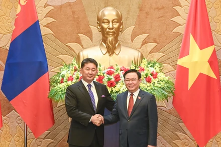 [Ảnh] Chủ tịch Quốc hội Vương Đình Huệ hội kiến Tổng thống Mông Cổ Ukhnaagiin Khurelsukh
