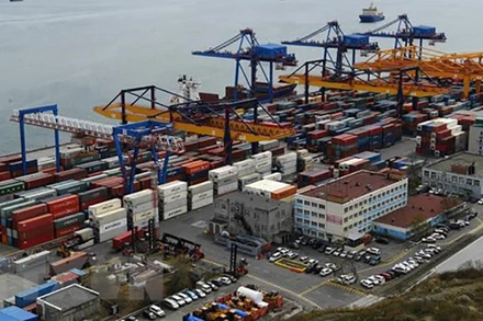 Cảng hàng hóa Vladivostok ở vùng Viễn Đông nước Nga. (Ảnh: AFP/TTXVN)