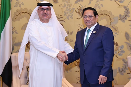 Thủ tướng Chính phủ Phạm Minh Chính và Bộ trưởng Nguồn nhân lực UAE Abdulrahman Abdumannan Al-Awar.
