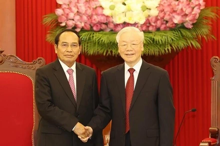 Tổng Bí thư Nguyễn Phú Trọng tiếp đồng chí Bounthong Chitmany, Ủy viên Bộ Chính trị, Thường trực Ban Bí thư Đảng Nhân dân Cách mạng Lào, Phó Chủ tịch nước Lào. (Ảnh: Trí Dũng/TTXVN)