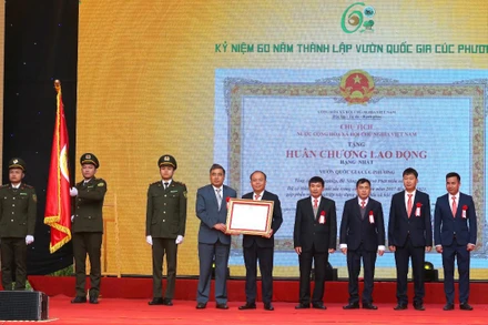 Vườn quốc gia Cúc Phương vinh dự đón nhận Huân chương Lao động hạng Nhất.