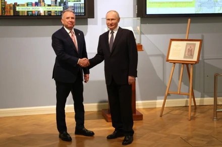 Tổng thống Nga Vladimir Putin (phải) tiếp Đặc phái viên của Tổng thống Mỹ Steve Witkoff tại thành phố St. Petersburg, ngày 11/4/2025. (Ảnh: kremlin.ru)