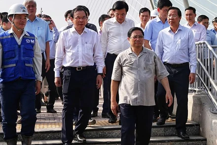 Thủ tướng Phạm Minh Chính thị sát thực tế tại nhà ga Ba Son sáng 27/7.