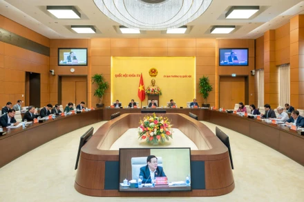 Quang cảnh cuộc họp của Đảng đoàn Quốc hội cho ý kiến về dự thảo Quy định của Bộ Chính trị về kiểm soát quyền lực, phòng chống tiêu cực, lợi ích nhóm, cục bộ trong công tác xây dựng pháp luật. (Ảnh: DUY LINH)