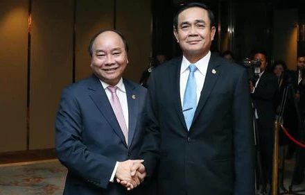 Thủ tướng Nguyễn Xuân Phúc và Thủ tướng Thái Lan Prayut Chan-o-cha. (Ảnh: VGP/Quang Hiếu)