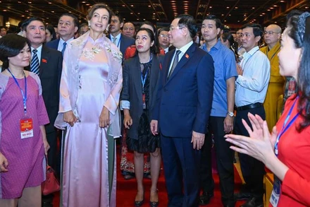 Chủ tịch Quốc hội Vương Đình Huệ và Tổng Giám đốc UNESCO Audrey Azoulay dự lễ kỷ niệm. (Ảnh: DUY LINH)