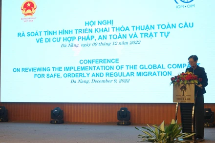 Trưởng Phái đoàn đại diện Tổ chức Di cư quốc tế phát biểu tại hội nghị.