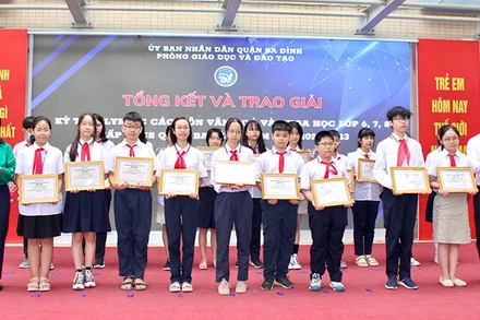 Nhiều học sinh được trao giải và biểu dương tại sự kiện.