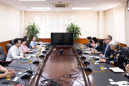 Quang cảnh buổi làm việc.