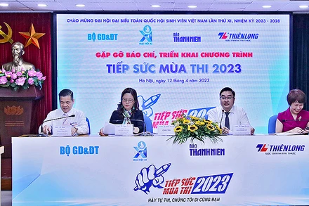 Đại diện Ban Tổ chức cung cấp thông tin về chương trình “Tiếp sức mùa thi” năm 2023.
