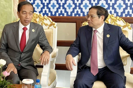 Thủ tướng Phạm Minh Chính gặp Tổng thống Indonesia Joko Widodo. (Nguồn: TTXVN)