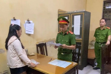 Đối tượng Trần Thị Hoàng Anh, Giám đốc Công ty trách nhiệm hữu hạn Thương mại, Dịch vụ và Du lịch Nhi Anh bị bắt tối 30/10. (Ảnh: Công an cung cấp)