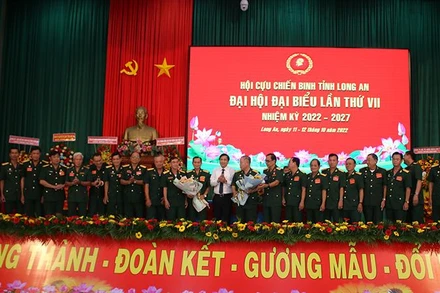 Ban Chấp hành Hội Cựu Chiến binh tỉnh Long An nhiệm kỳ 2022- 2027 ra mắt Đại hội.