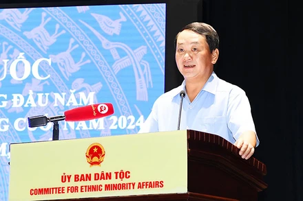 Bộ trưởng, Chủ nhiệm Hầu A Lềnh phát biểu chỉ đạo tại Hội nghị.