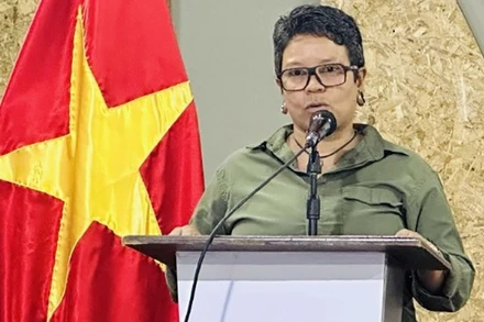 Bà Érika Farías Peña, Chủ tịch Mặt trận Francisco Miranda phát biểu tại buổi lễ. (Ảnh: Đại sứ quán cung cấp/TTXVN)