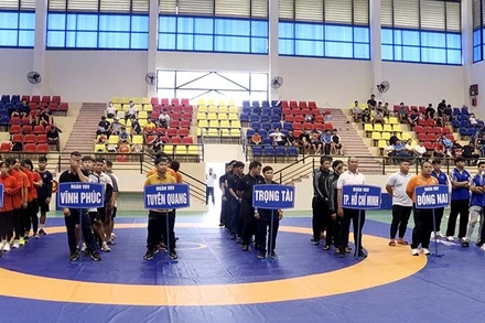 Đoàn thể thao của các tỉnh tham dự Giải vô địch trẻ vật cổ điển, vật tự do toàn quốc năm 2022.