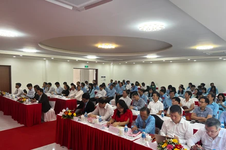 Các đại biểu tại buổi làm việc.