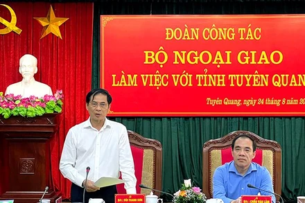 Đồng chí Bùi Thanh Sơn, Bộ trưởng Ngoại giao phát biểu tại buổi làm việc với tỉnh Tuyên Quang.