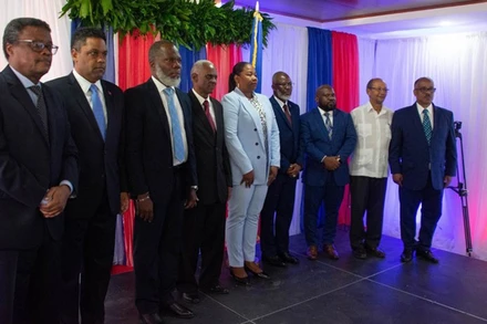 Các thành viên Hội đồng Tổng thống Chuyển tiếp (CPT) của Haiti dự một sự kiện ở Port-au-Price ngày 30/4/2024. (Ảnh: AFP/TTXVN)