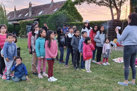 Một buổi học ngoài trời của nhóm Cánh Diều.