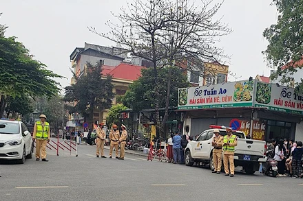 Lực lượng công an phong tỏa phố Chiền thuộc phường Ngô Quyền, thành phố Vĩnh Yên - nơi có nhà riêng của Bí thư Tỉnh ủy Vĩnh Phúc Hoàng Thị Thúy Lan.