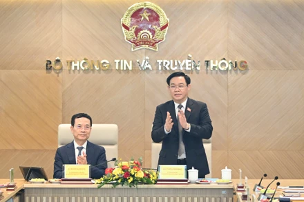 [Ảnh] Chủ tịch Quốc hội Vương Đình Huệ làm việc với Bộ Thông tin và Truyền thông