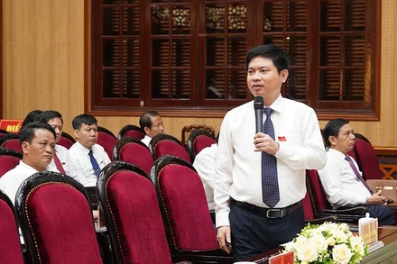 Đồng chí Trương Quốc Huy, Phó Bí thư Tỉnh ủy, Chủ tịch Ủy ban nhân dân tỉnh, Trưởng Đoàn đại biểu quốc hội tỉnh làm rõ thêm một số nội dung các đại biểu thảo luận.