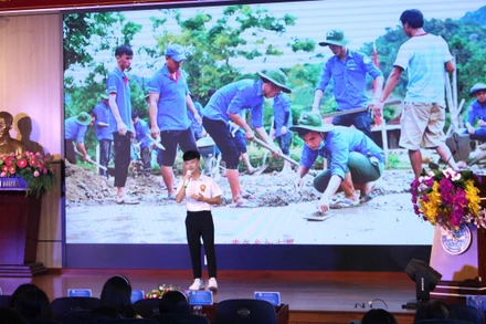 Sinh viên hùng biện tại Cuộc thi.