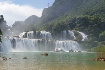 Thác chính của thác Bản Giốc rộng khoảng 50m và cao 35m.