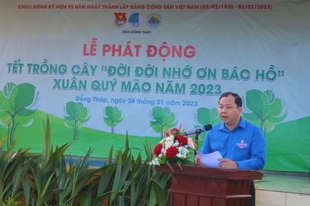 Bí thư Tỉnh đoàn Đồng Tháp Huỳnh Minh Thức phát biểu tại lễ phát động chương trình Tết trồng cây.