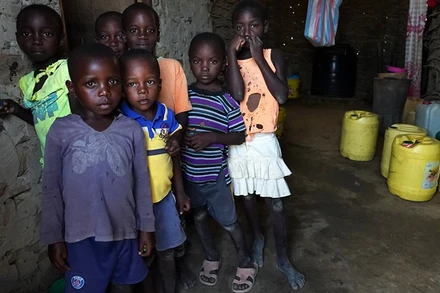 Các em nhỏ tại Kilifi County, Kenya. (Ảnh: THX/TTXVN)