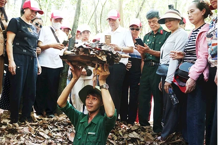 Về thăm “đất thép, thành đồng”