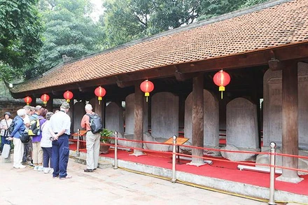 Bia tiến sĩ ở Văn Miếu (Hà Nội) là Di sản tư liệu thế giới từ năm 2010. Tuy nhiên loại hình di sản này chưa có trong Luật Di sản văn hóa hiện hành.