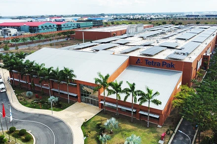 Nhà máy sản xuất hộp giấy đựng đồ uống của Tetra Pak tại tỉnh Bình Dương hoàn thành lắp đặt các tấm quang năng, giảm khí CO2 thải ra môi trường.