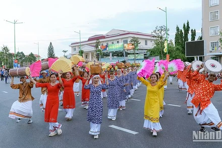 Lễ hội đường phố với chủ đề “Sắc màu Bình Thuận” trong Tuần lễ Văn hóa đường phố Bình Thuận năm 2023.