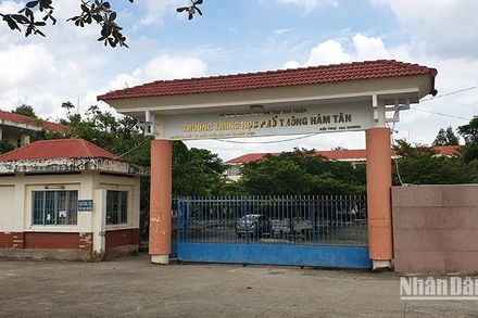 Trường trung học phổ thông Hàm Tân, tỉnh Bình Thuận.