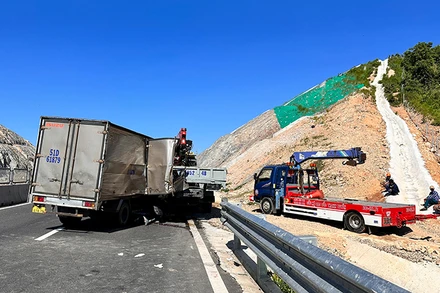 Hiện trường vụ tai nạn xảy ra ngày 6/8 tại Km199 cao tốc Vĩnh Hảo-Phan Thiết, thuộc địa bàn xã Hồng Liêm, huyện Hàm Thuận Bắc, tỉnh Bình Thuận.