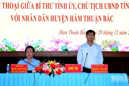 Bí thư Tỉnh ủy, Chủ tịch Ủy ban nhân dân tỉnh Bình Thuận đối thoại với nhân dân huyện Hàm Thuận Bắc.