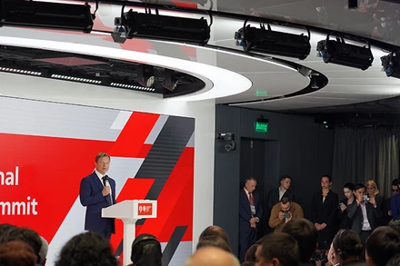 Đại diện chính quyền Thành phố Moskva phát biểu khai mạc Hội nghị. (Ảnh: THÙY VÂN)