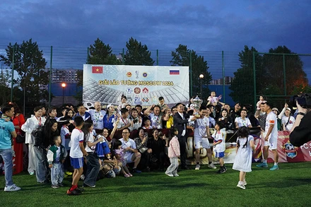 FC Sông La Hà Tĩnh giành chức vô địch Giải bóng đá Lão tướng Moskva. (Ảnh: THÙY VÂN)