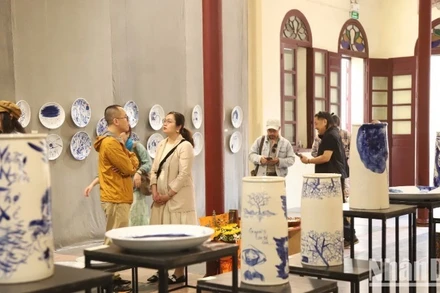 Quang cảnh triển lãm “Gốm Thiệp”.