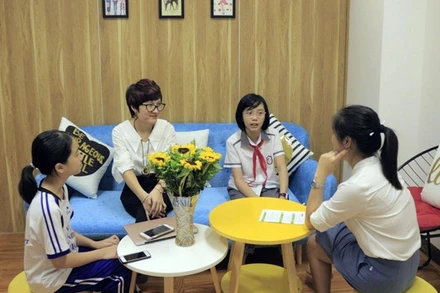 Tham vấn tâm lý cho học sinh Trường THCS Ban Mai, quận Hà Đông (Hà Nội). (Ảnh Hải Bình)