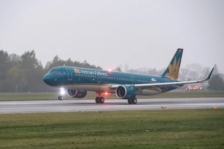 Vietnam Airlines hủy 10 cặp chuyến bay đến, đi từ Côn Đảo trong các ngày 18/12 và 19/12 vì lý do thời tiết xấu.