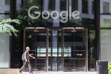 Google sẽ triển khai cài đặt làm mờ hình ảnh (blur) làm mặc định trên thanh công cụ tìm kiếm. (Ảnh minh họa: Getty Images)